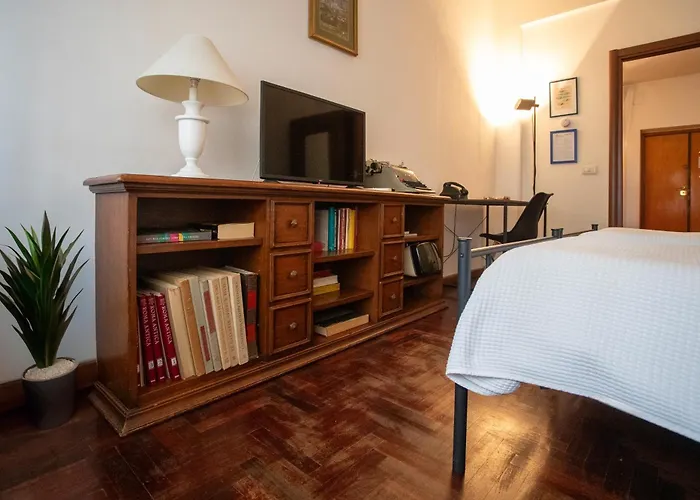 2 Passi Da Oda ve Kahvaltı Roma