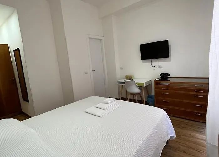 2 Passi Da Oda ve Kahvaltı Roma