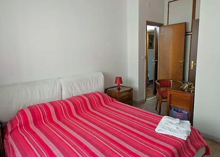 2 Passi Da Oda ve Kahvaltı Roma